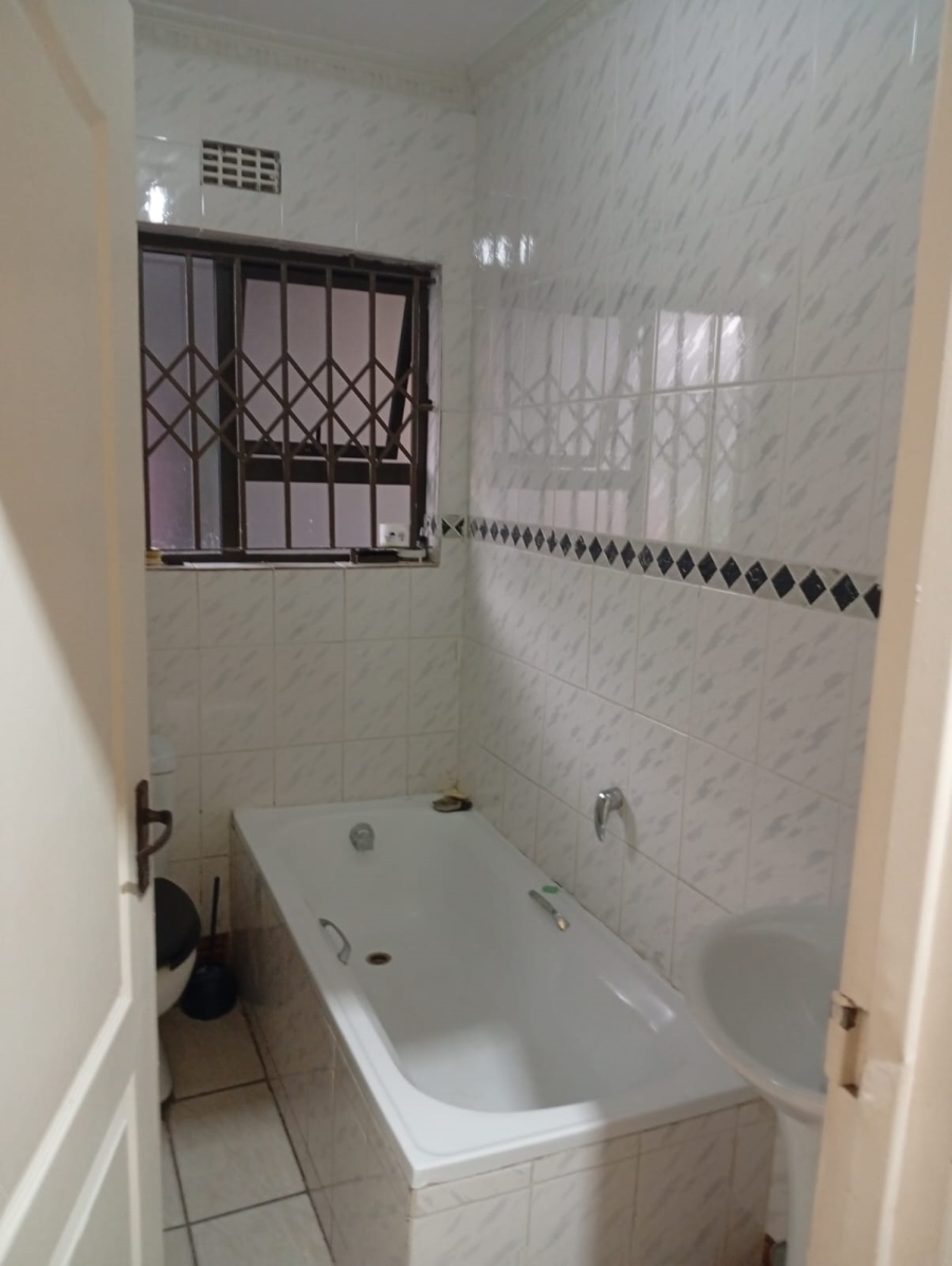 3 Bedroom Property for Sale in Ilitha Park Western Cape